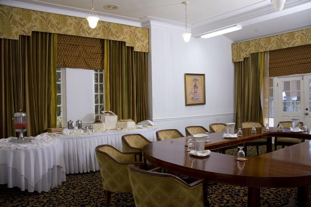Cardiff Hotel And Spa Runaway Bay Kültér fotó