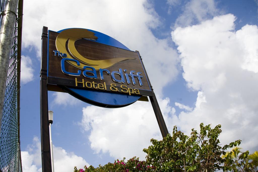 Cardiff Hotel And Spa Runaway Bay Kültér fotó